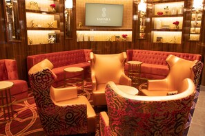 2 bars/lounges, 3 poolside bars