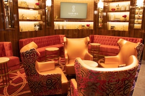 2 bars/lounges, 3 poolside bars