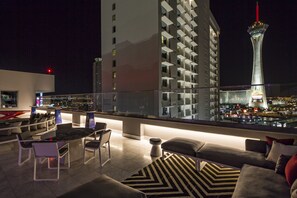 Penthouse (Story Penthouse) | Pemandangan dari kamar
