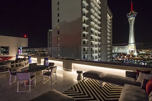 Penthouse (Story Penthouse) | Pemandangan dari kamar