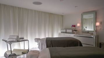 雙人療程室、蒸氣室、身體療程、芳香療法、熱石按摩、產前按摩