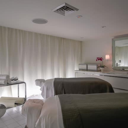 Couples treatment rooms, steam room, body treatments, aromatherapy