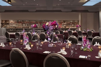 6 restaurants, breakfast, lunch, dinner served; American cuisine at SAHARA Las Vegas