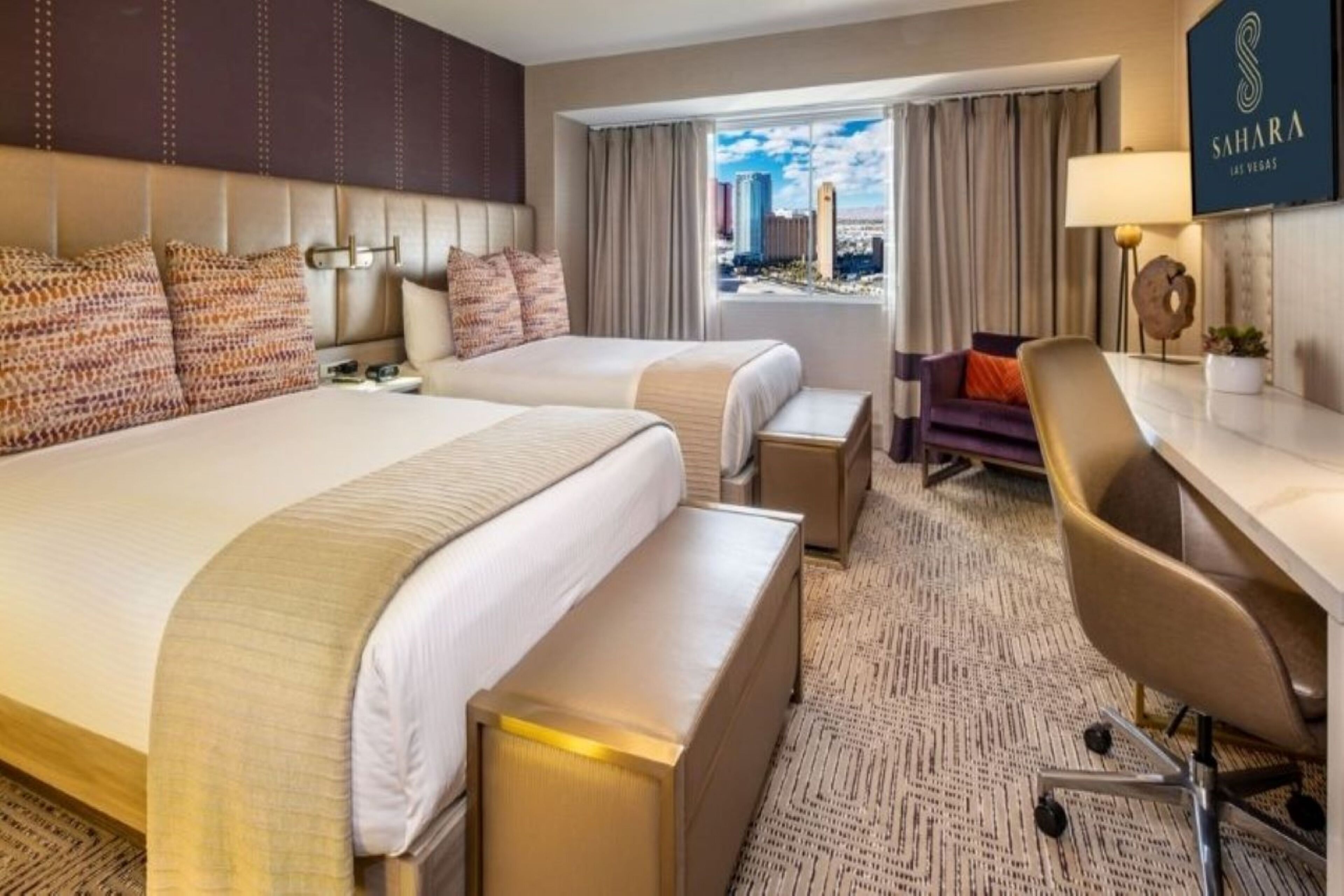 Hypo-allergenic bedding, in-room safe, desk, blackout curtains