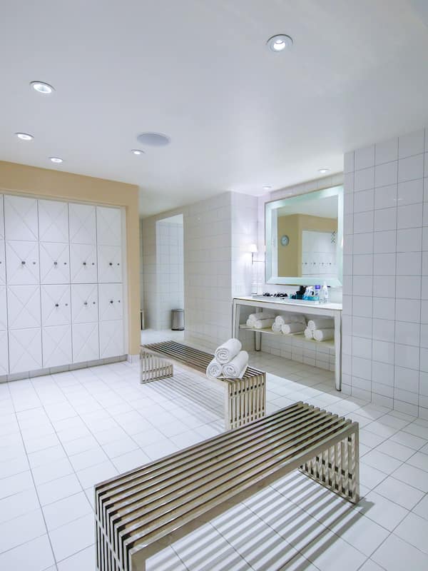 Couples treatment rooms, steam room, body treatments, aromatherapy