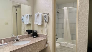 Combined shower/bathtub, free toiletries, hair dryer, towels