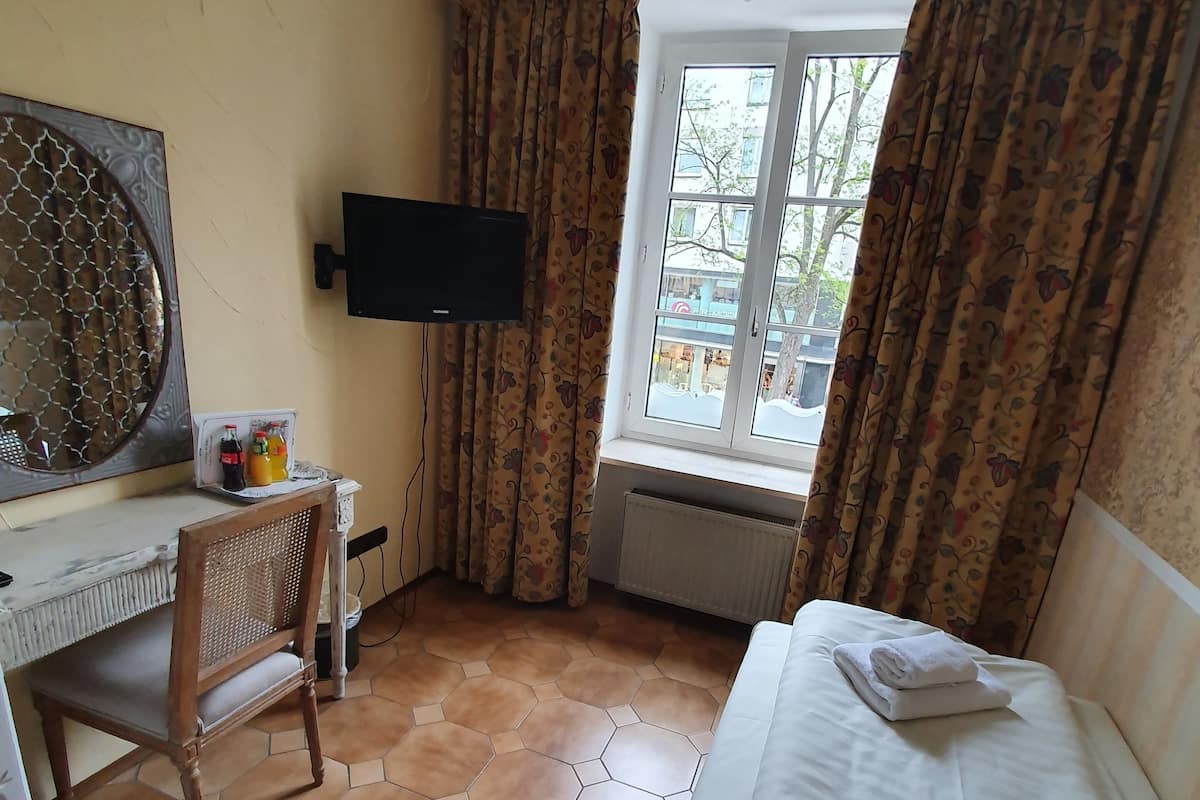 Habitación individual | Tabla de planchar con plancha, cunas gratuitas y wifi