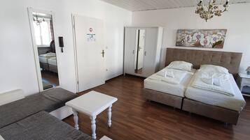 Fer et planche à repasser, lits bébé (gratuits), Wi-Fi