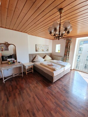Iron/ironing board, free cribs/infant beds, WiFi