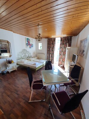 Iron/ironing board, free cots/infant beds, WiFi