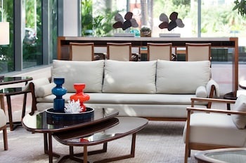 2 bars/lounges at DoubleTree by Hilton San Juan