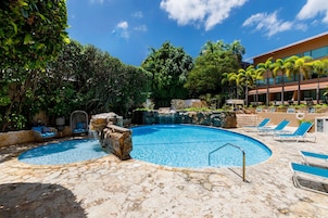 Outdoor pool, pool umbrellas, sun loungers