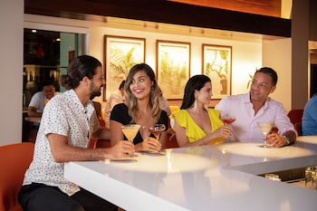 2 bars/lounges at DoubleTree by Hilton San Juan