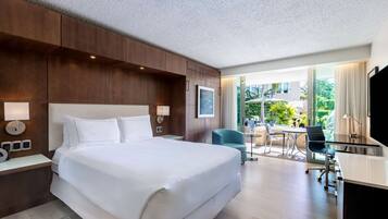 Deluxe Room, Multiple Beds, Balcony