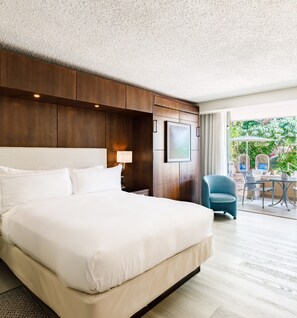 Habitación Deluxe, varias camas, balcón | Vista al jardín