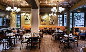 Dinner served  - Embassy Suites by Hilton Chicago North Shore Deerfield (Deerfield)