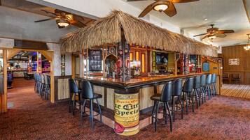 Serviert Mittagessen und Abendessen