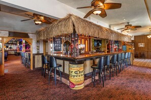 Serves lunch and dinner