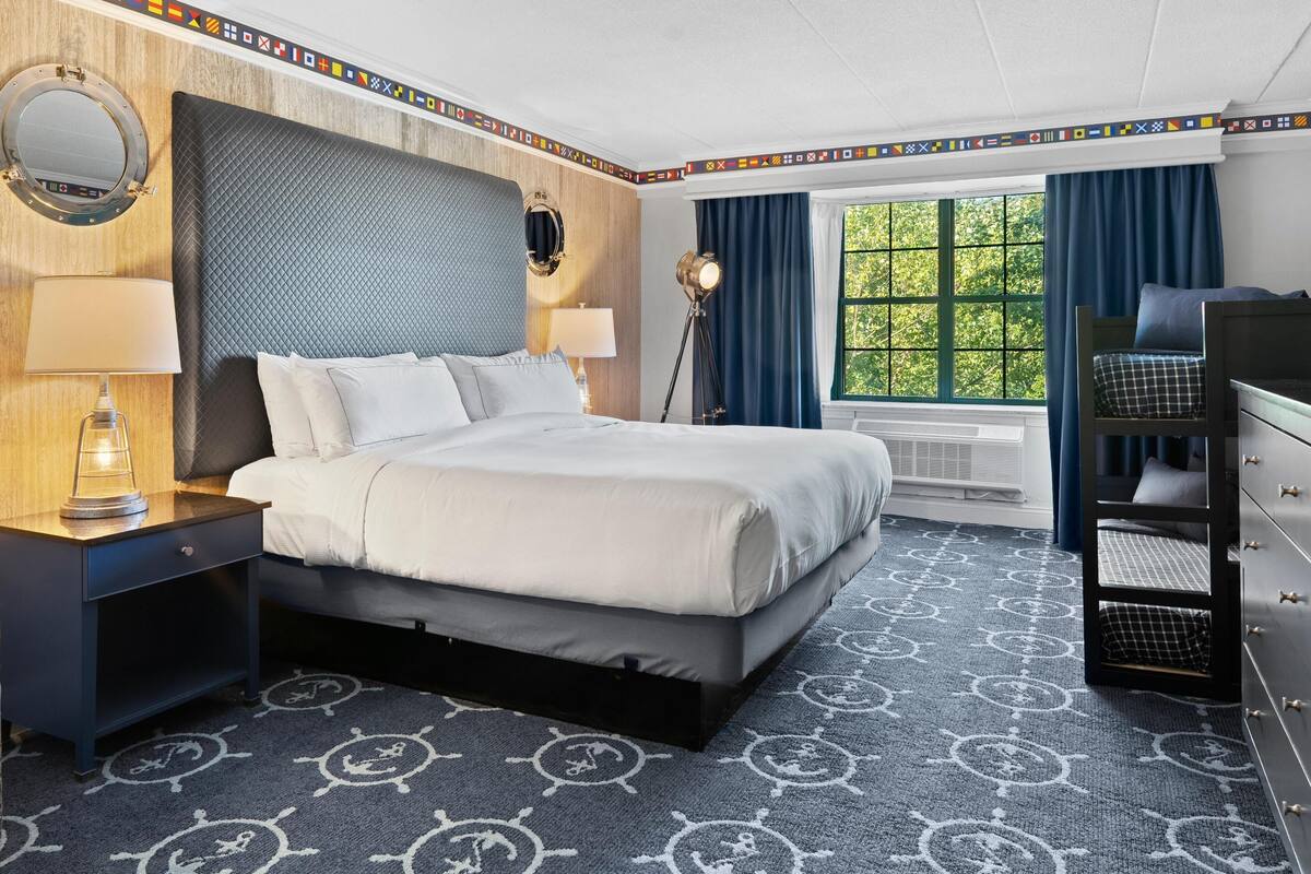 Family Room, Multiple Beds, Non Smoking | Premium bedding, down comforters, pillowtop beds, in-room safe