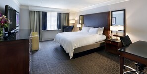 One King Bed, with Jetted Tub