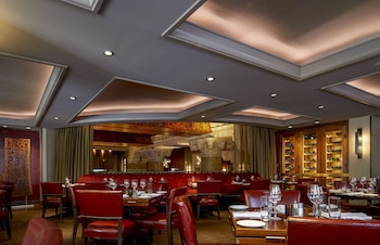 2 restaurants, breakfast, lunch, dinner served; American cuisine at InterContinental Chicago Magnificent Mile, an IHG Hotel