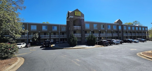 Studios & Suites 4 Less Charlotte