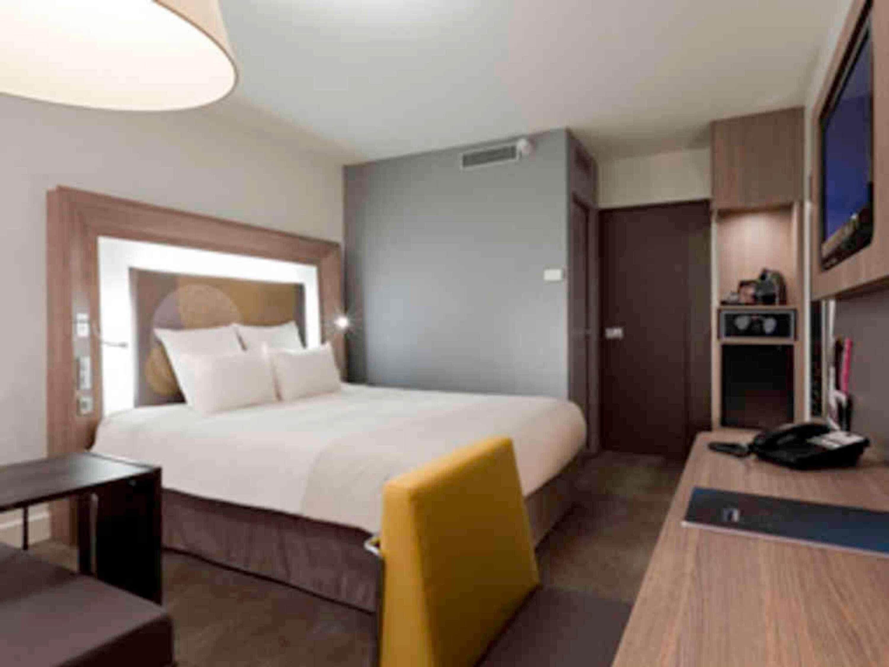 Superior Room, 1 Double Bed | In-room safe, desk, blackout drapes, soundproofing