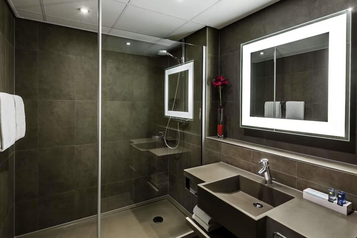 In-room safe, desk, blackout drapes, soundproofing