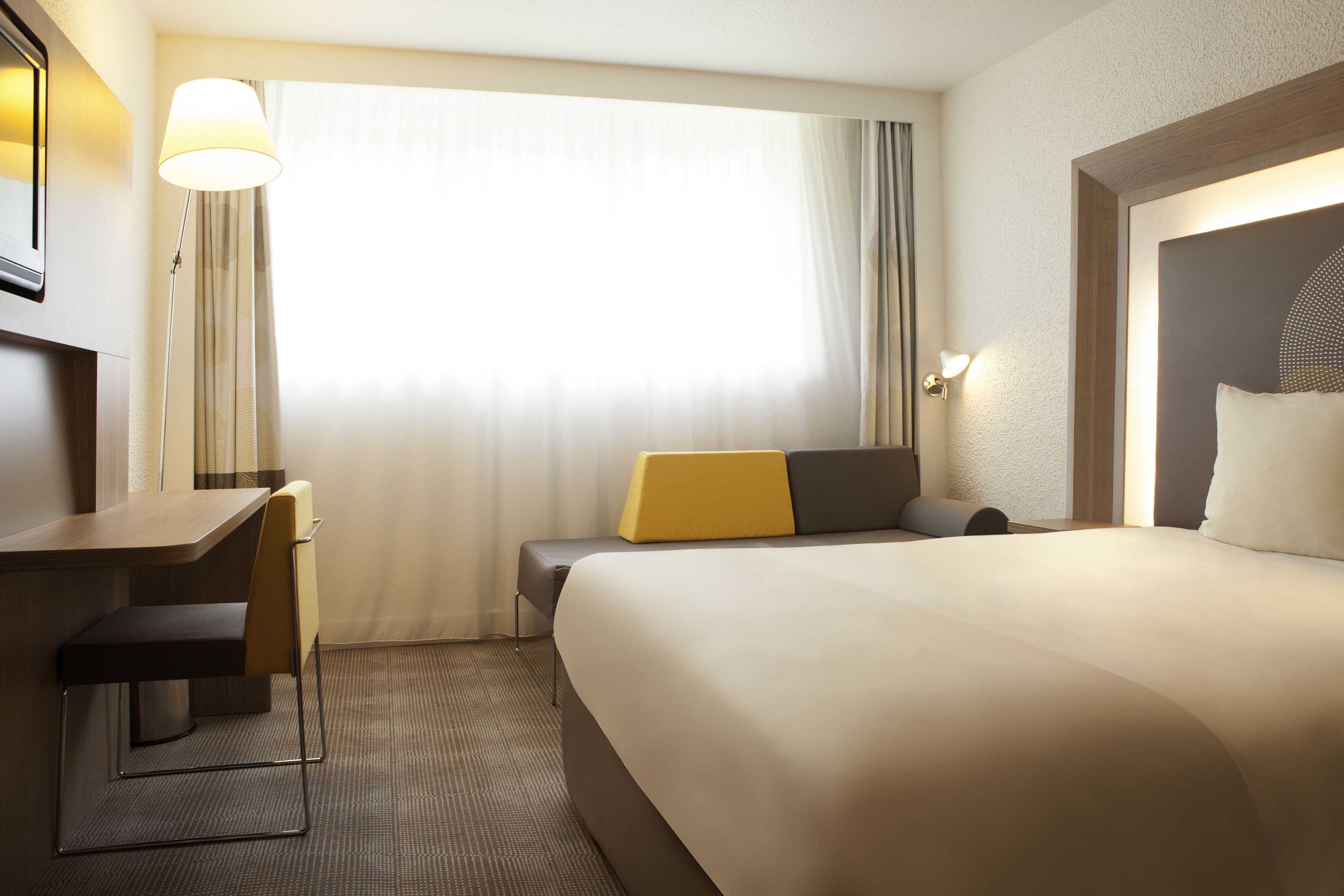 family room, 1 double bed with sofa bed | in-room safe, desk, blackout curtains, soundproofing