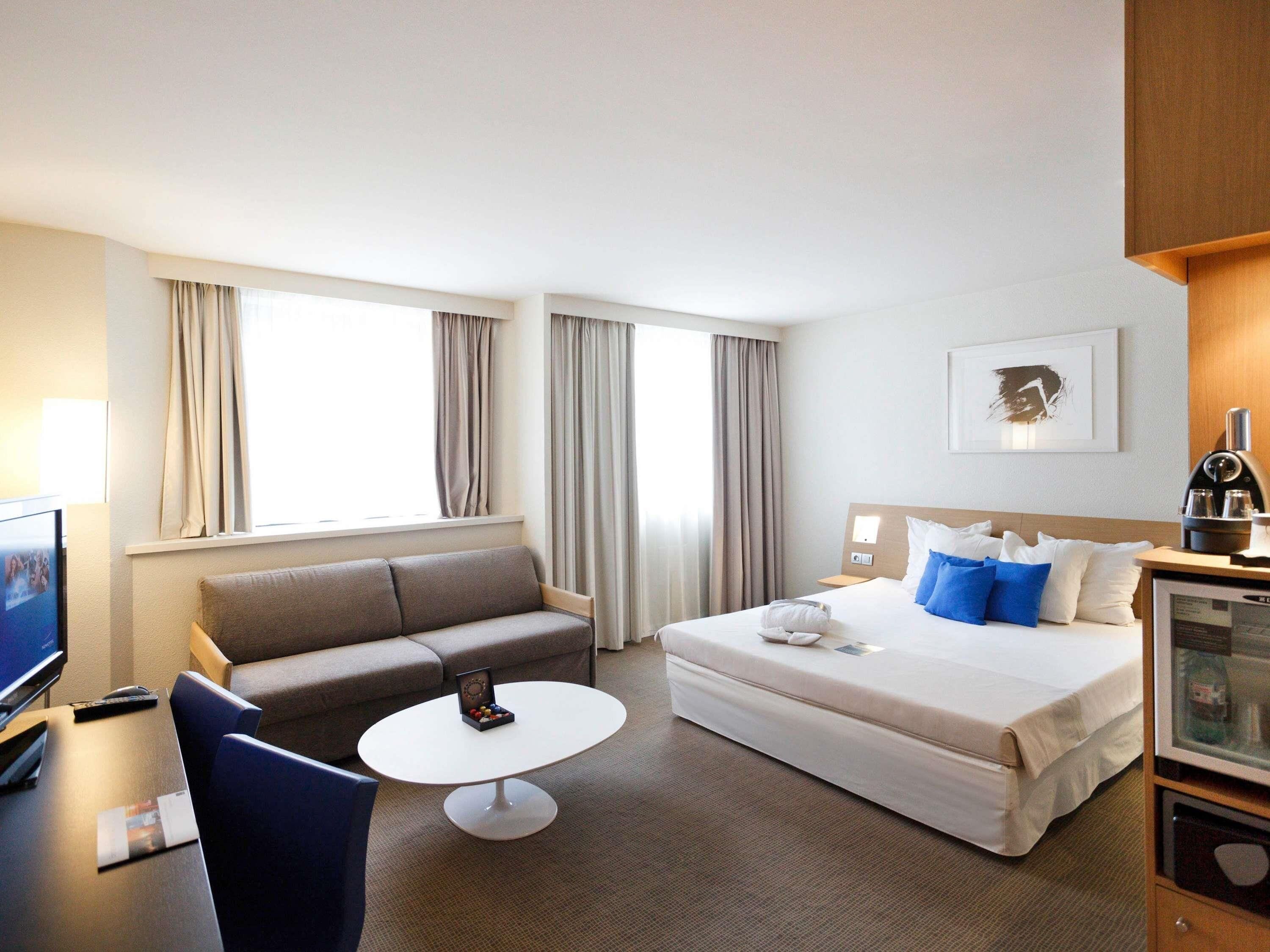 family room, 1 double bed with sofa bed (executive) | in-room safe, desk, blackout curtains, soundproofing