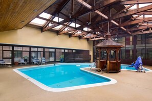 Indoor pool, sun loungers