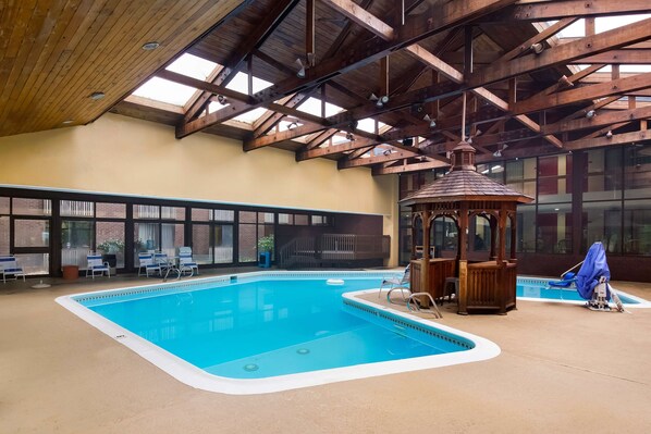 Indoor pool, pool loungers