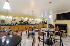 Free continental breakfast - Best Western Braddock Inn (Cumberland)