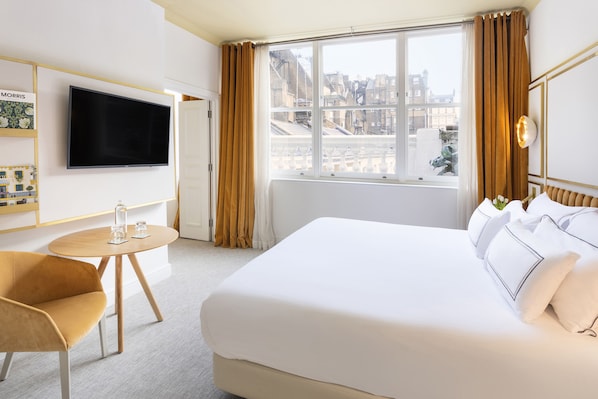 Frette Italian sheets, premium bedding, minibar, in-room safe