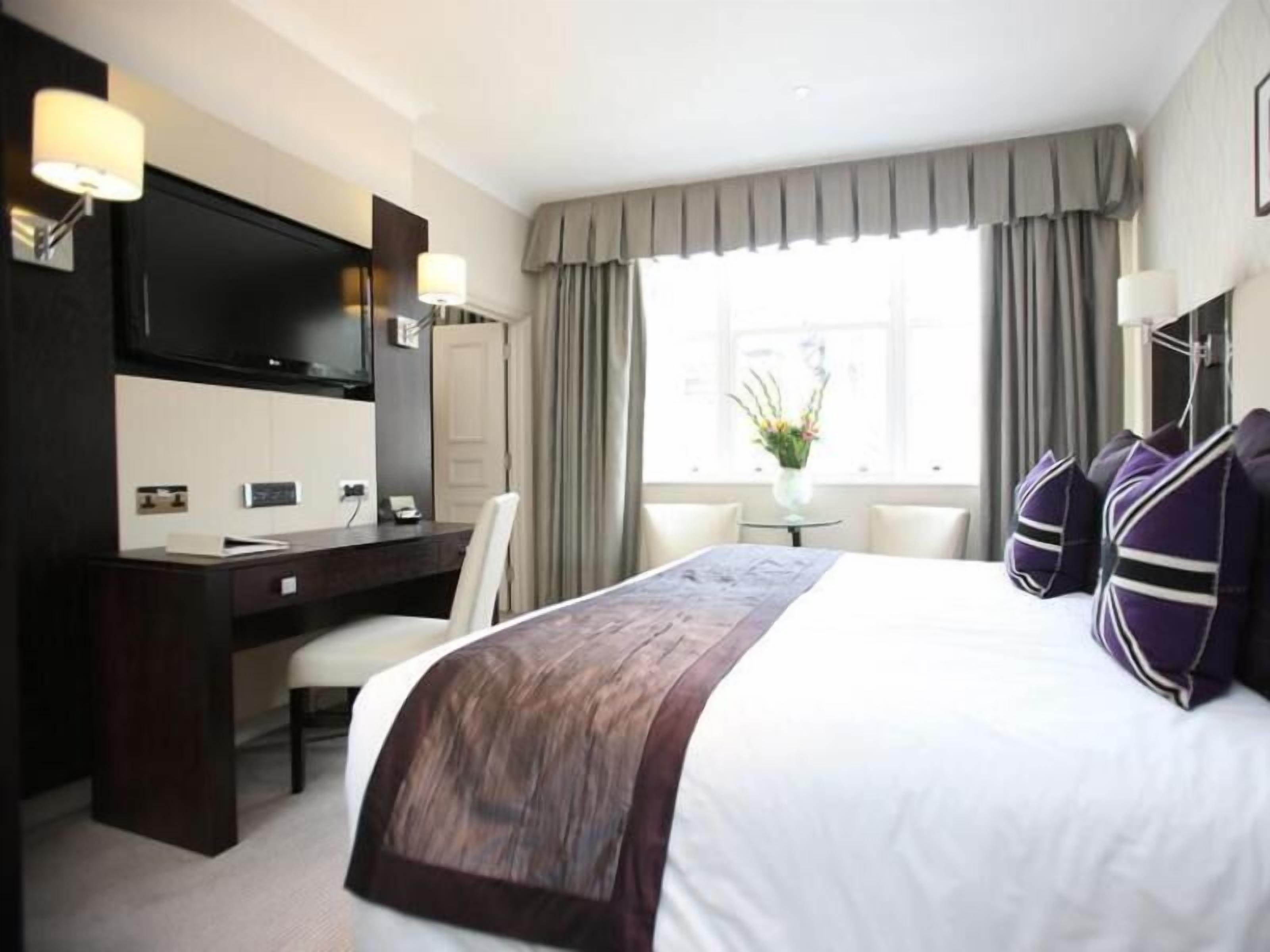 Frette Italian sheets, premium bedding, minibar, in-room safe