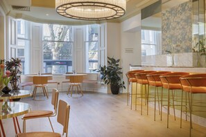 Komplett frokost hver dag (GBP 22 per person)