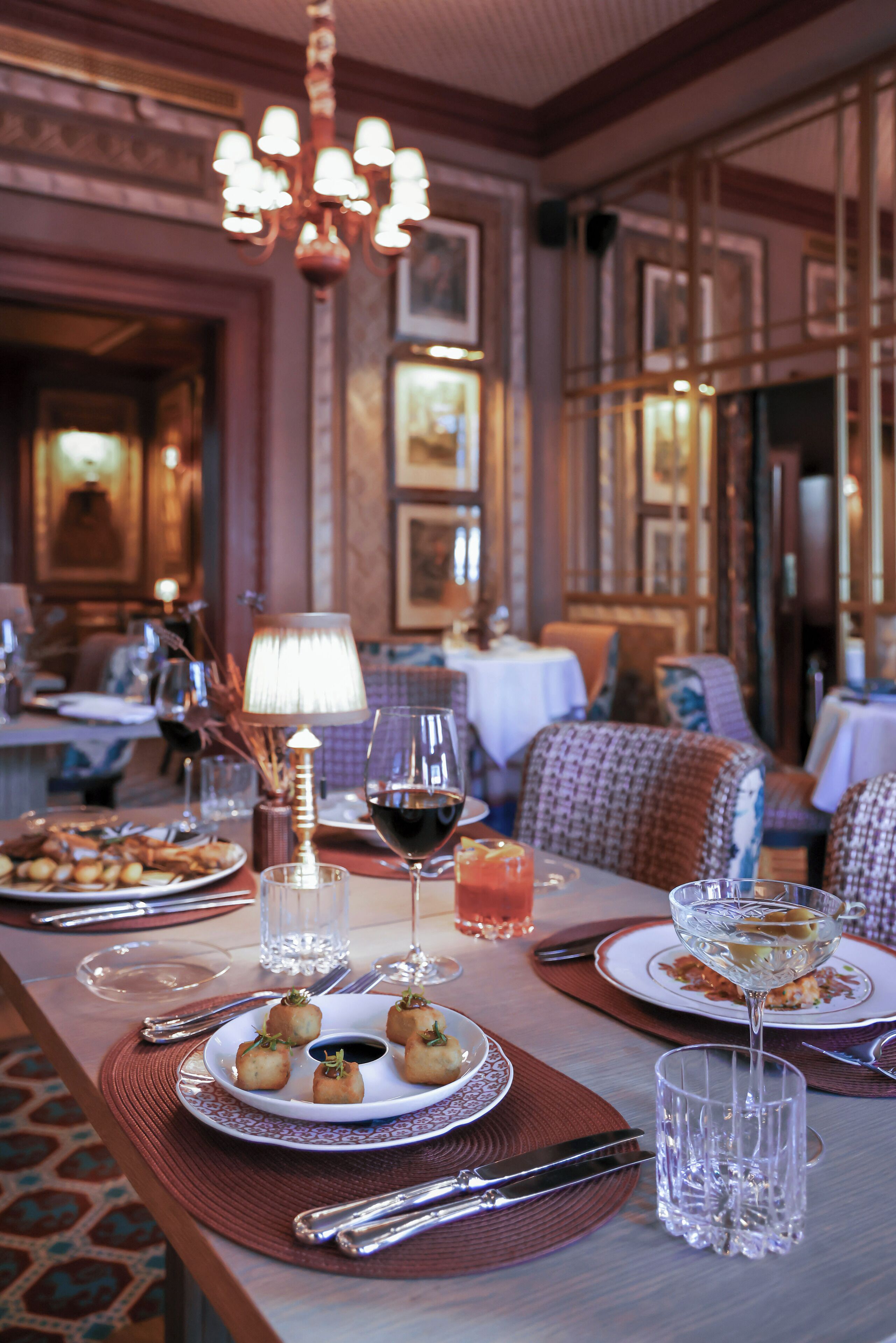 breakfast, lunch and dinner served