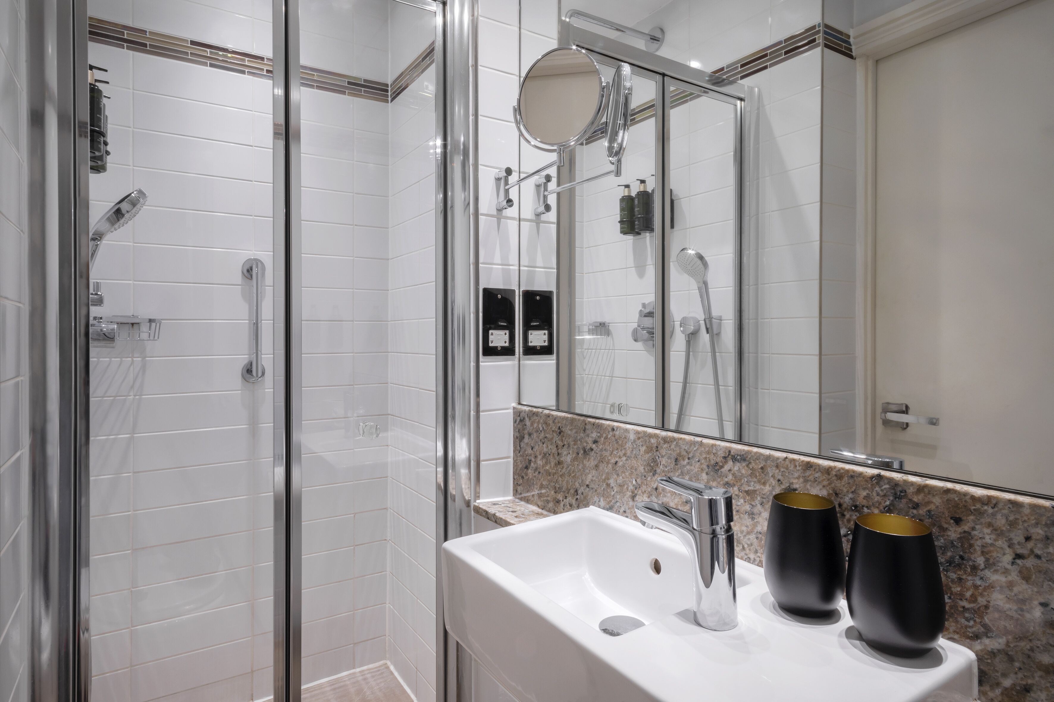 room (cosy) | bathroom | eco-friendly toiletries, hair dryer, towels