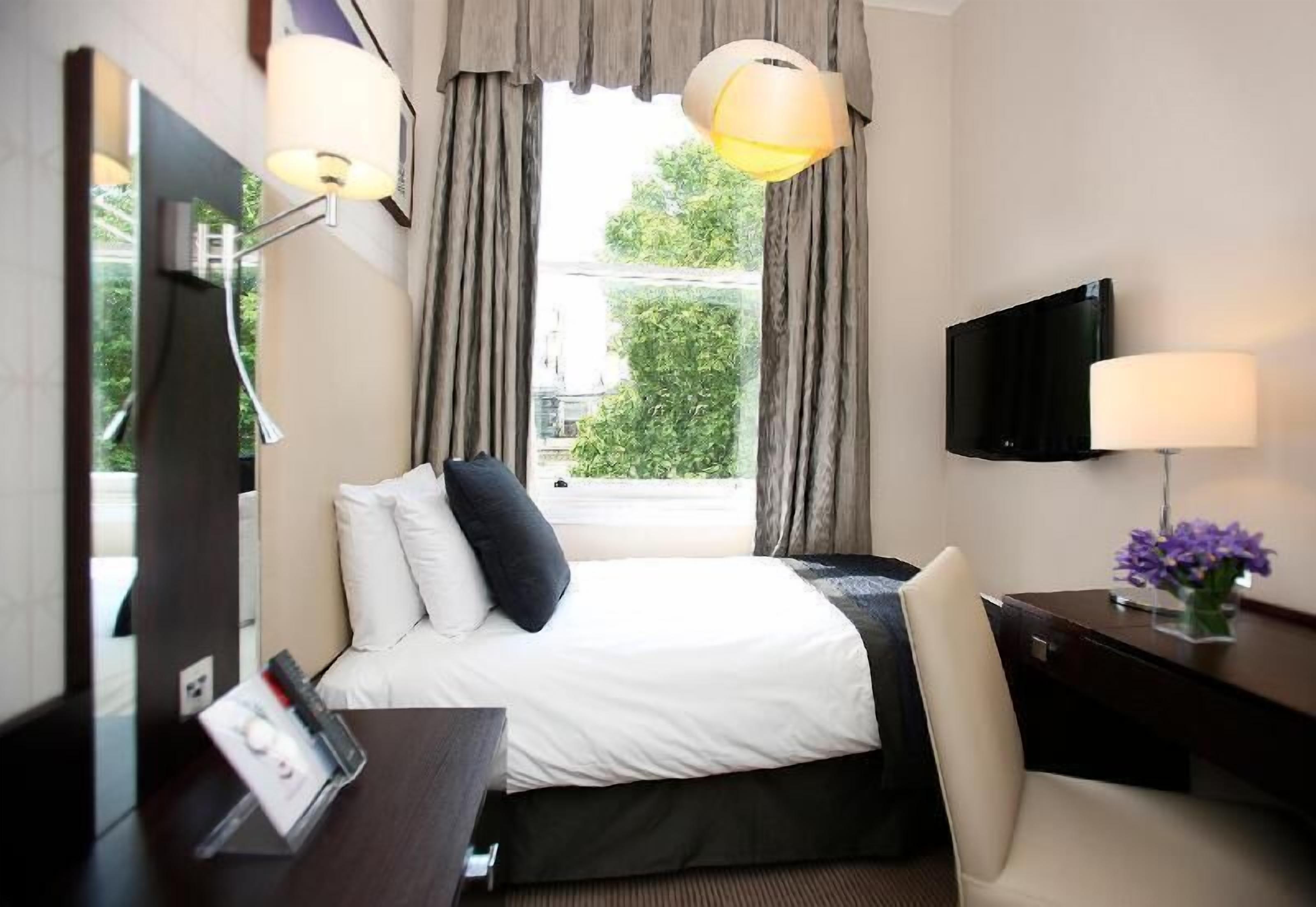 Frette Italian sheets, premium bedding, minibar, in-room safe