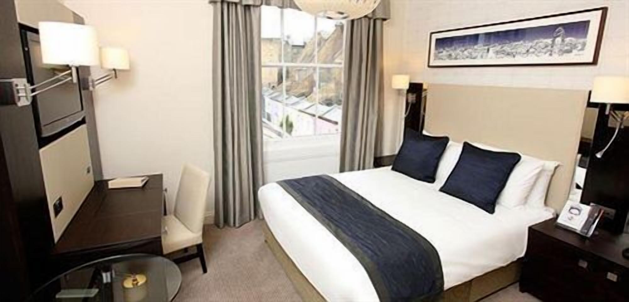 Frette Italian sheets, premium bedding, minibar, in-room safe