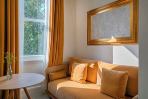 Frette Italian sheets, premium bedding, minibar, in-room safe - Melia London Kensington a Melia Collection Hotel (London)