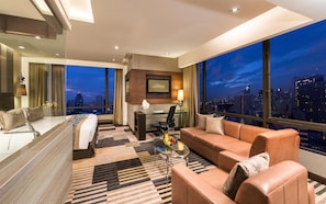 Minibar, caja de seguridad en la habitación y muebles diferentes