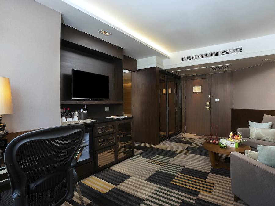 Minibar, in-room safe, individually furnished, blackout drapes