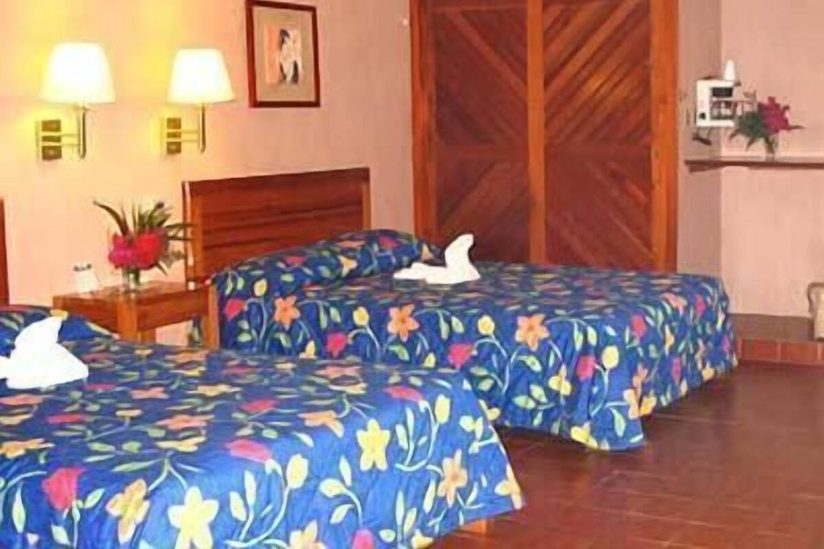 Standard ac room | In-room safe, desk, iron/ironing board (on request), cribs/infant beds