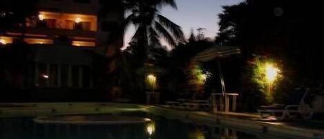 Innenpool, Außenpool