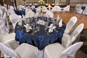 Breakfast, lunch and dinner served - DoubleTree by Hilton Denver - Thornton (Thornton)