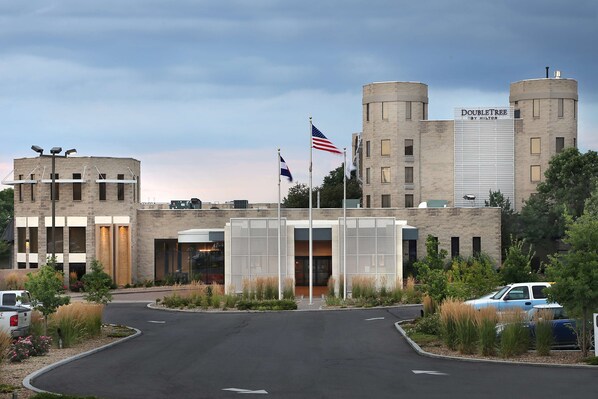 DoubleTree by Hilton features a modern architectural design with a symmetrical facade and landscaped surroundings.