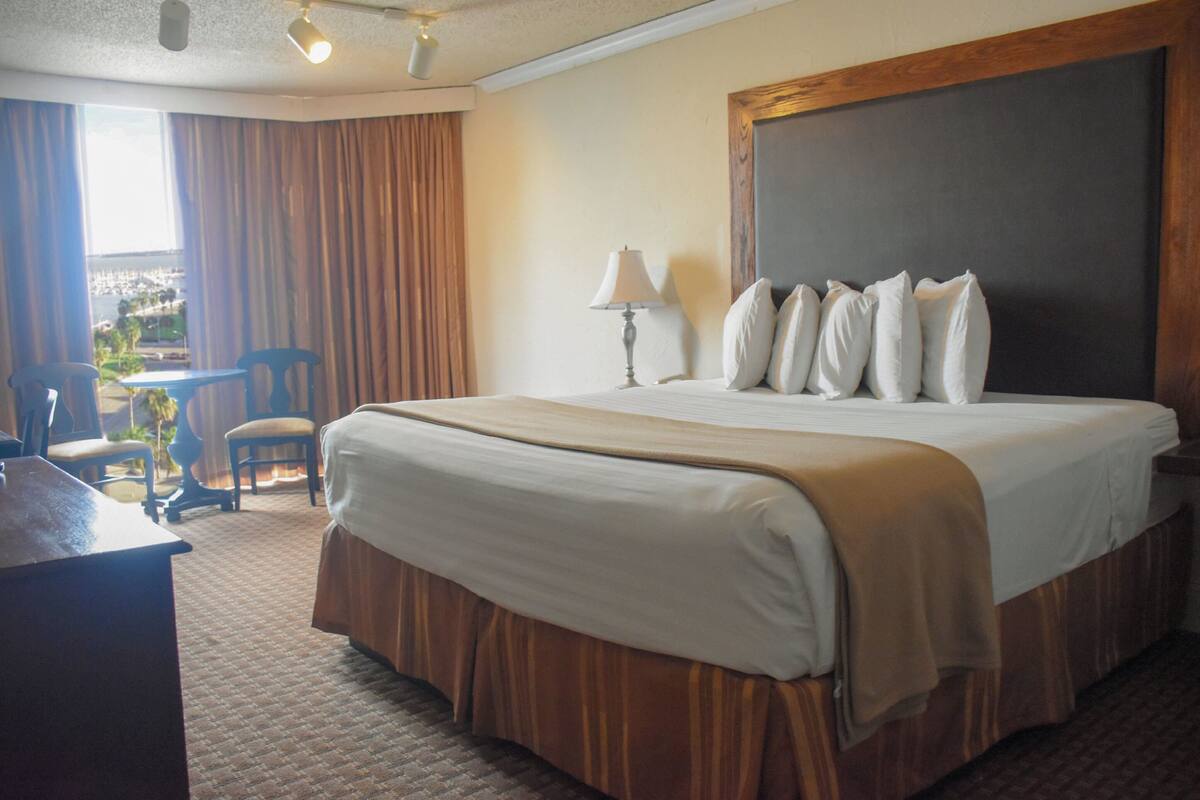 Premium bedding, desk, blackout drapes
