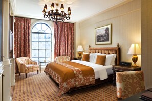 Deluxe Room, 1 King Bed, Non Smoking, City View | Premium bedding, minibar, in-room safe, desk