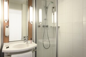 淋浴设施、环保洗浴用品、吹风机、毛巾